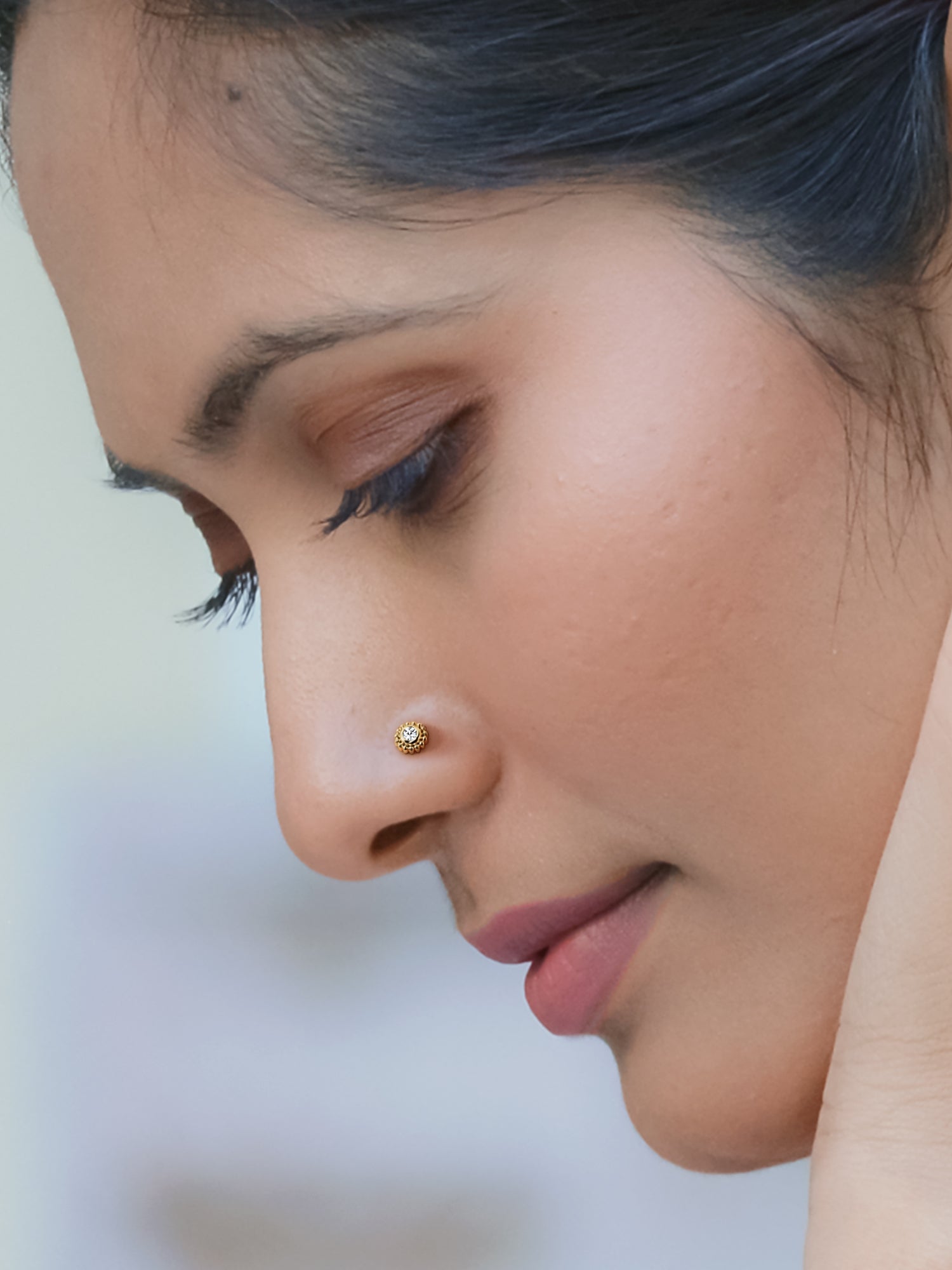Ornate Solitaire Gold Nose Pin