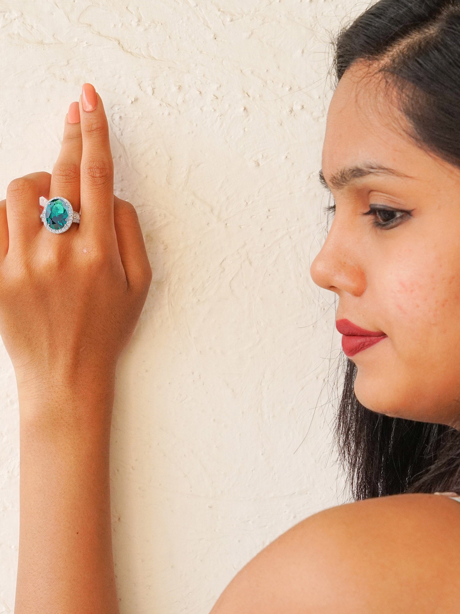 Glamm Emerald Oval Ring In 925 Silver