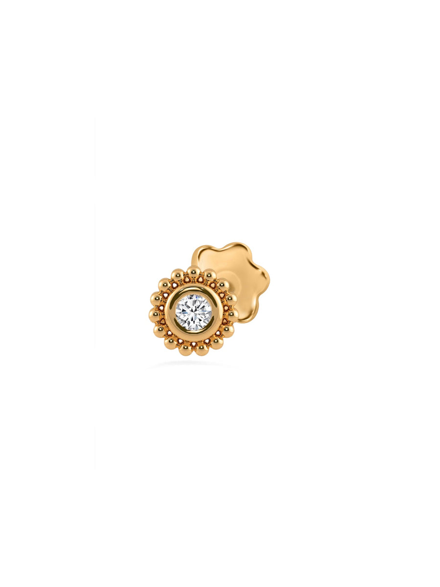 Ornate Solitaire Gold Nose Pin