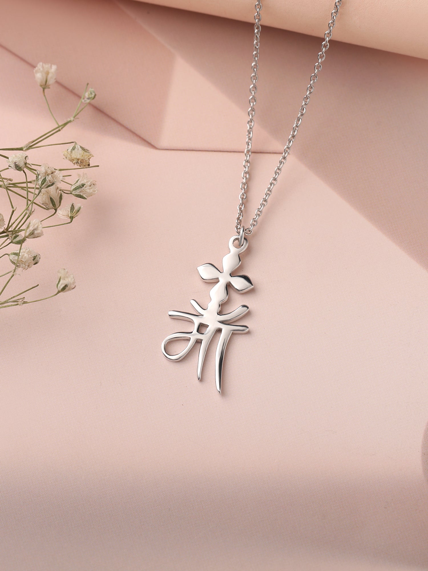 Maa Necklace For Mother In Hindi Font