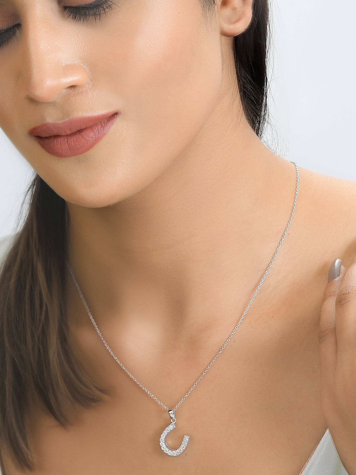 Lucky Horseshoe Pendant With Chain In 925 Silver